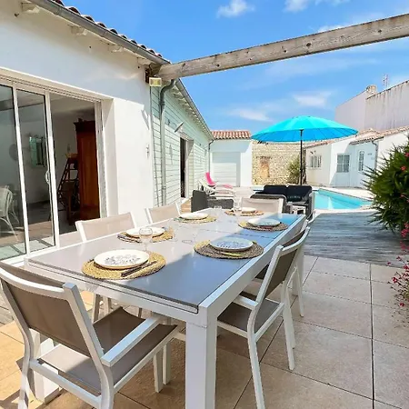 Dans Le Centre Du Village De Ste Marie, Au Calme, Superbe Avec Piscine Villa